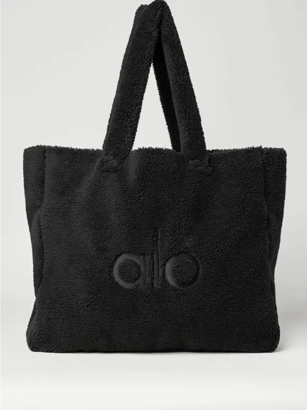 alo foxy sherpa tote in black